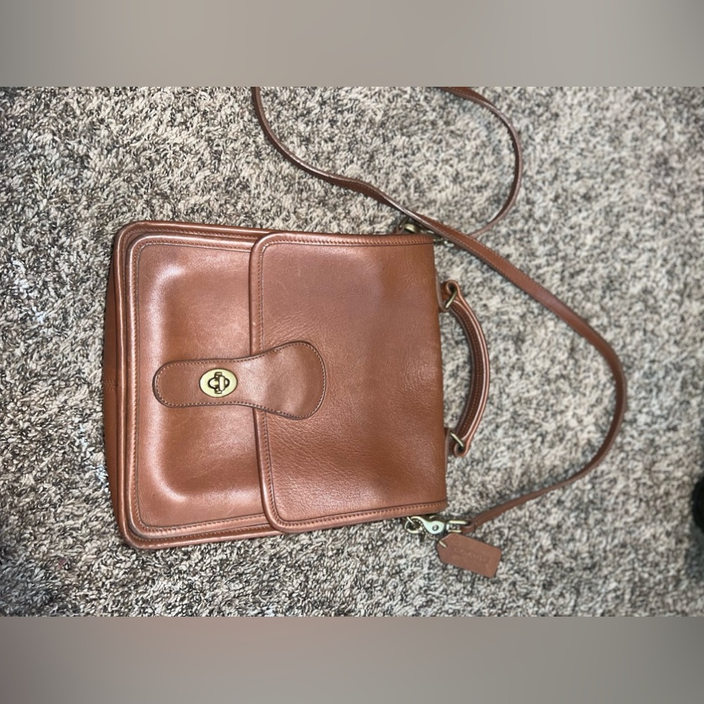 (SOLD) EUC Vintage Coach Station Bag